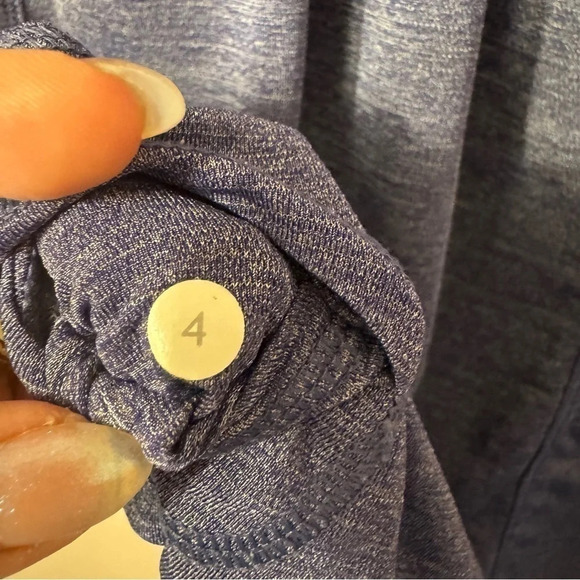 Lululemon Blue/Purple Feather Print Racer Back Tank Top  Size 4 RARE Print - Picture 8 of 8